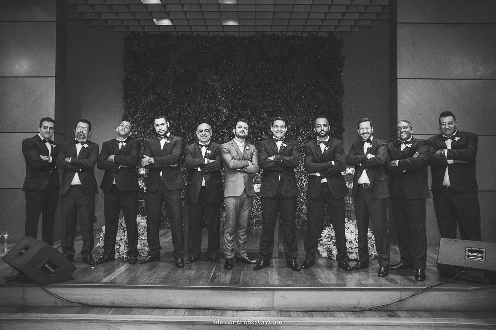 padrinhos em pose engracaça do noivo do casamento em belo horizonte bh foto parecem o poderoso chefão