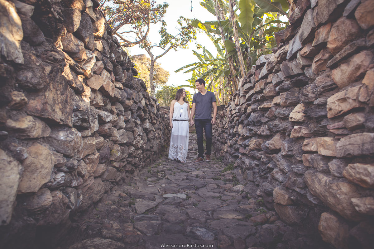 paredão feito pelos escravos em diamantina serviu de cenário para o pré-wedding destes noivos que vão fazer o casamento em belo horizonte em setembro 2016