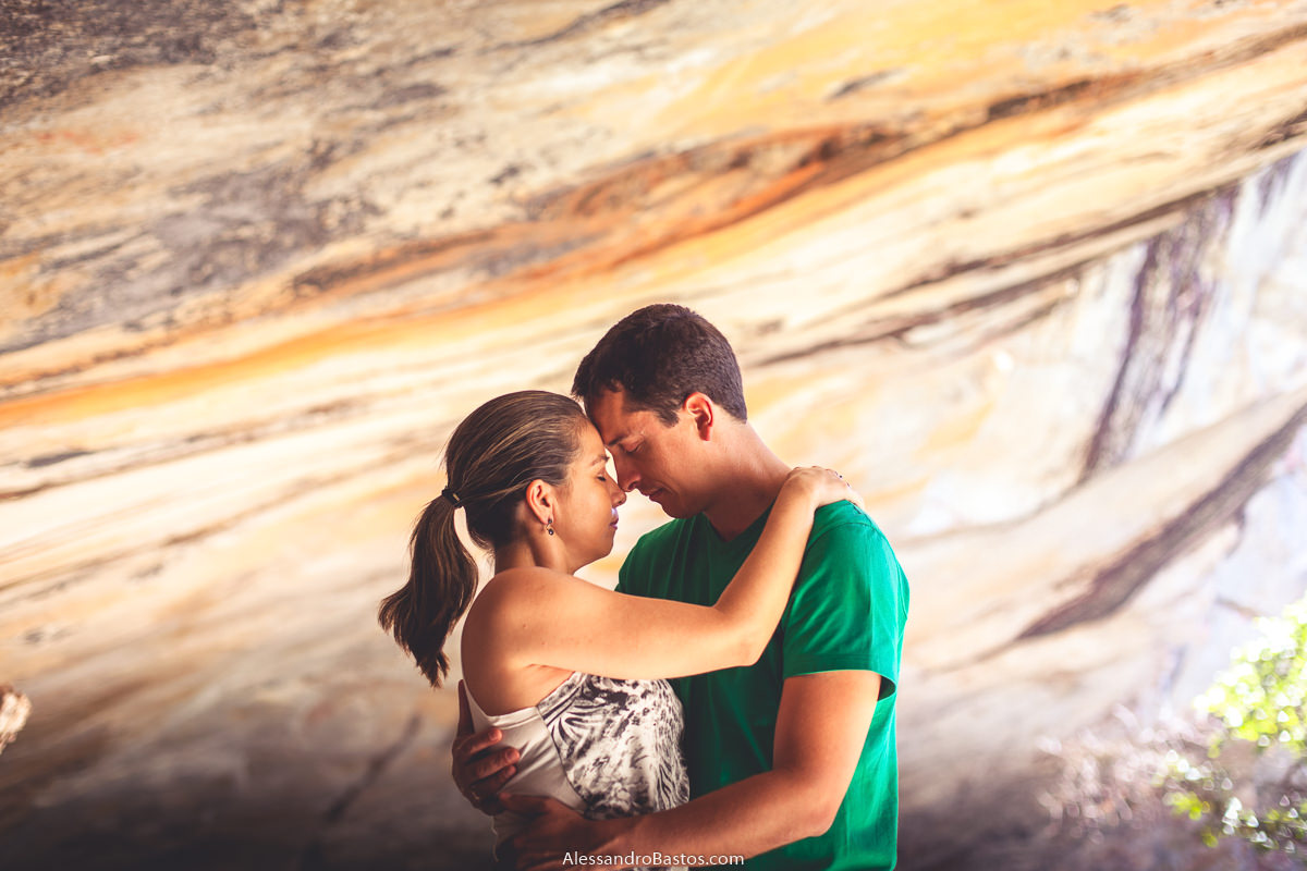 gruta do salitre recebe um casal de noivos que vai se casar em belo horizonte para pré-wedding ensaio book