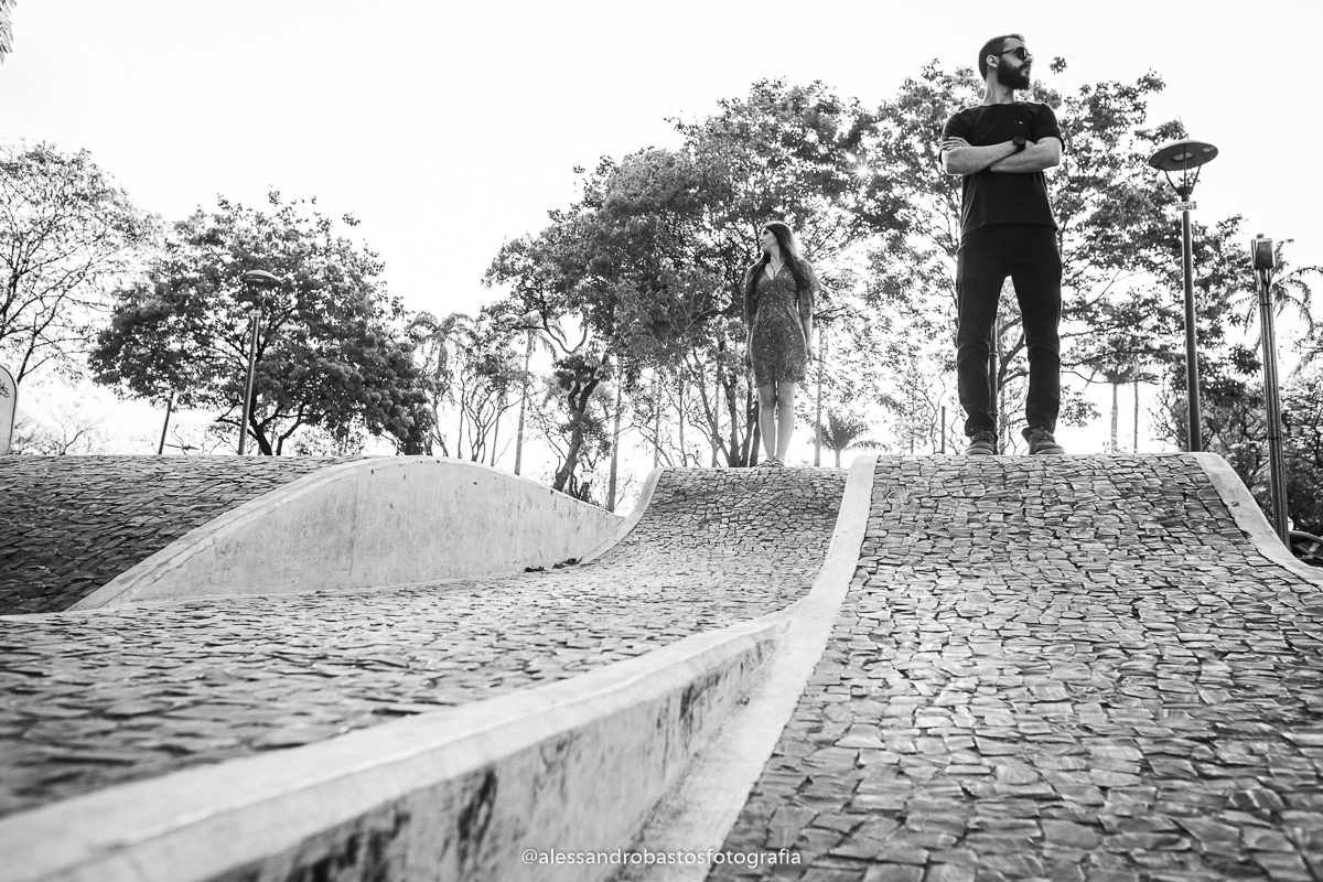 linhas do chão nas fotos e fotografo de noivos em belo horizonte para casamento no pré-wedding e pré-casamento e isto fica ao lado do prédio do CCBB