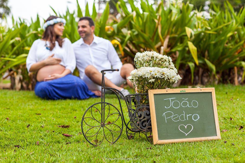 papai alex e mamae lais na sessao de fotos de gestante na lagoa da pampulha esperando o joão pedro chegar