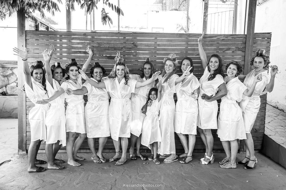 as madrinhas da noiva Camila se divertiram com ela no espaço do Lazaro Lambertucci em Belo Horizonte