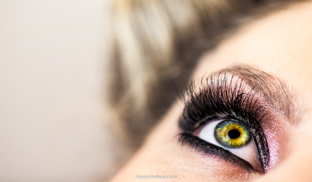 cor linda dos olhos verdes da noiva camila já maquiada pelo Lazaro Lambertucci no seu salão em Belo Horizonte e ficou maravilhosa