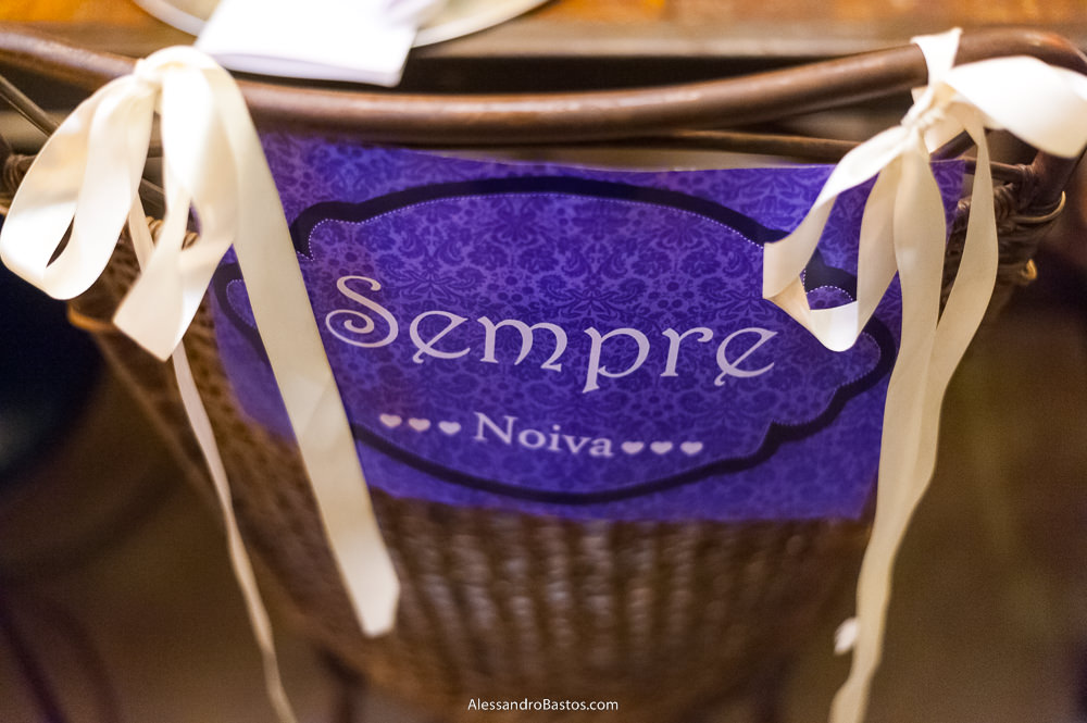 plaquinha da decoração no caravaggio nas costas da cadeira da noiva estava escrito sempre