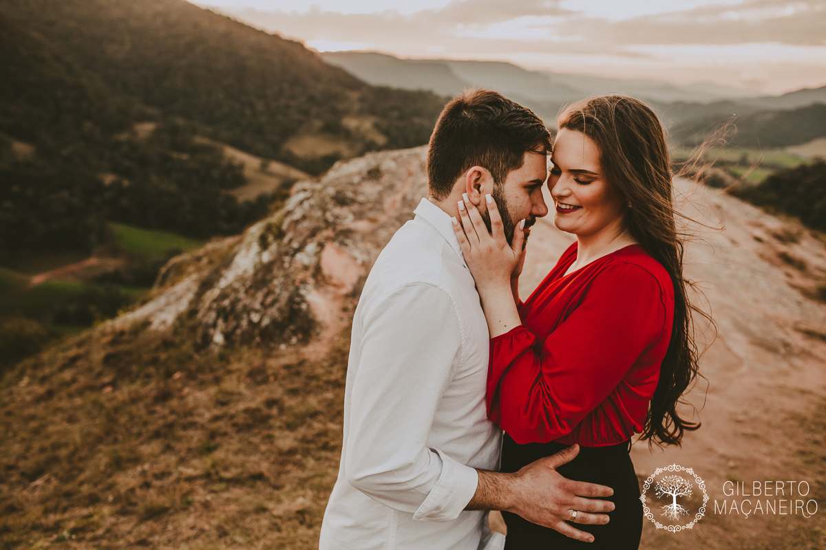 ensaio de casal fotos no campo