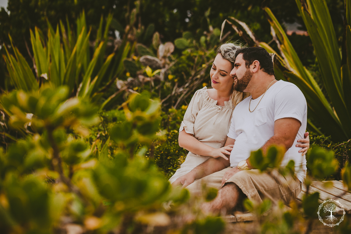 Fotografia de ensaio pre wedding de casamento em mata verde registrado na praia de santa catarina estaleiro