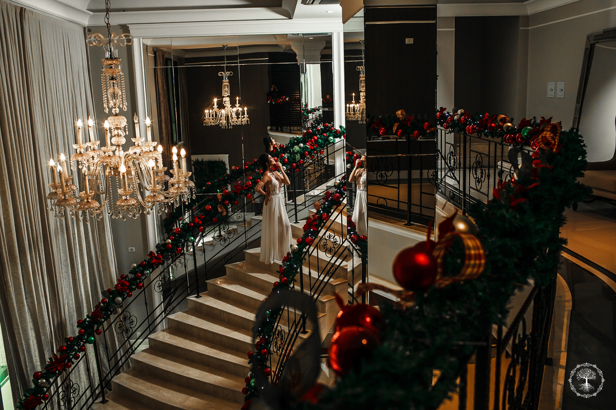 foto nas escadarias do condominio le grand parc em itapema