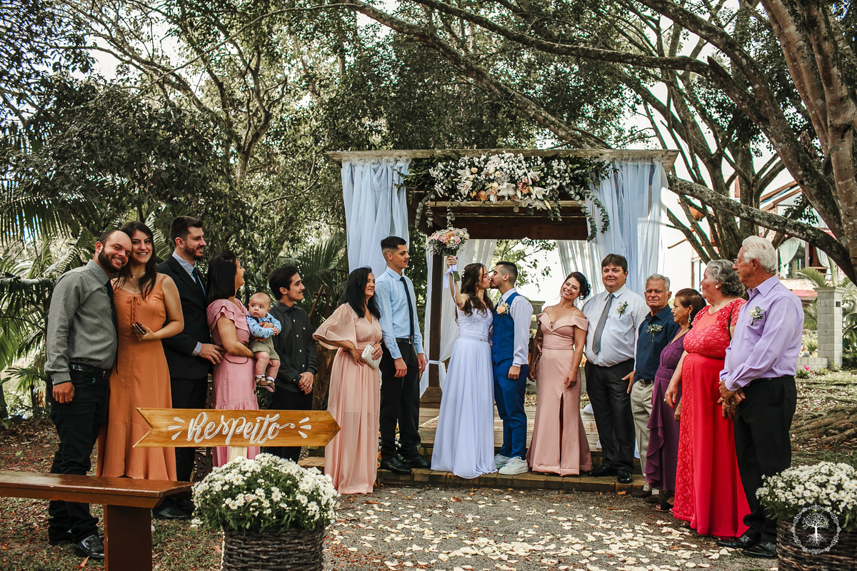casamento no campo realizado durante o dia pelo fotógrafo gilberto maçaneiro no sitio do melo em itajai santa catarina