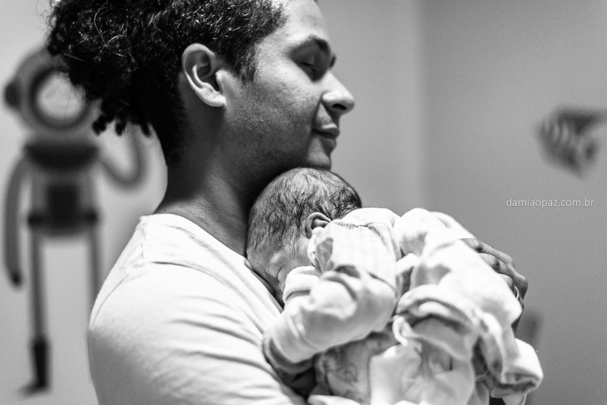 Os primeiros momentos entre pai e filho.