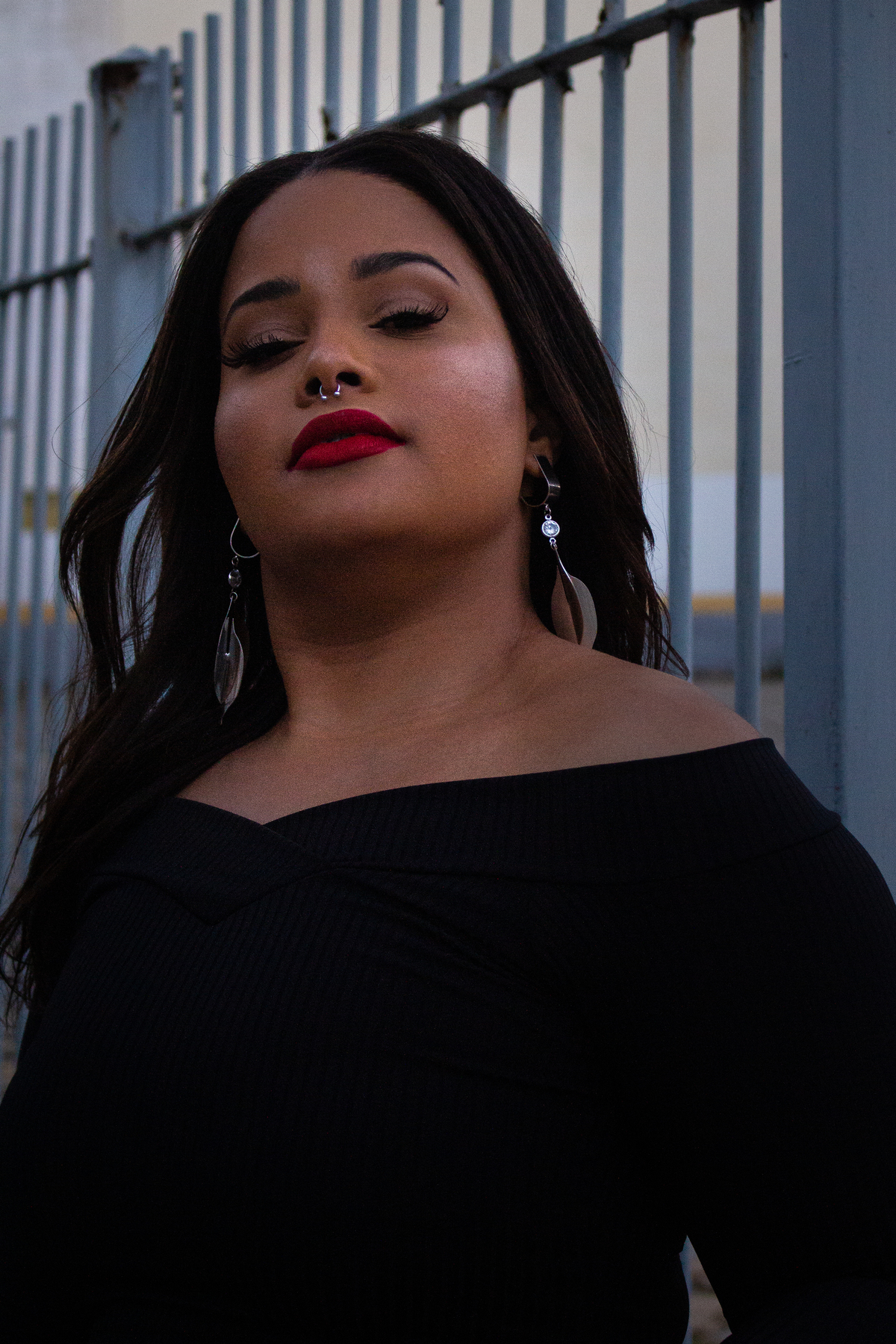 Fotografia de ensaio pessoal feminino em ruas do Centro de Campos dos Goytacazes no Rio de Janeiro.