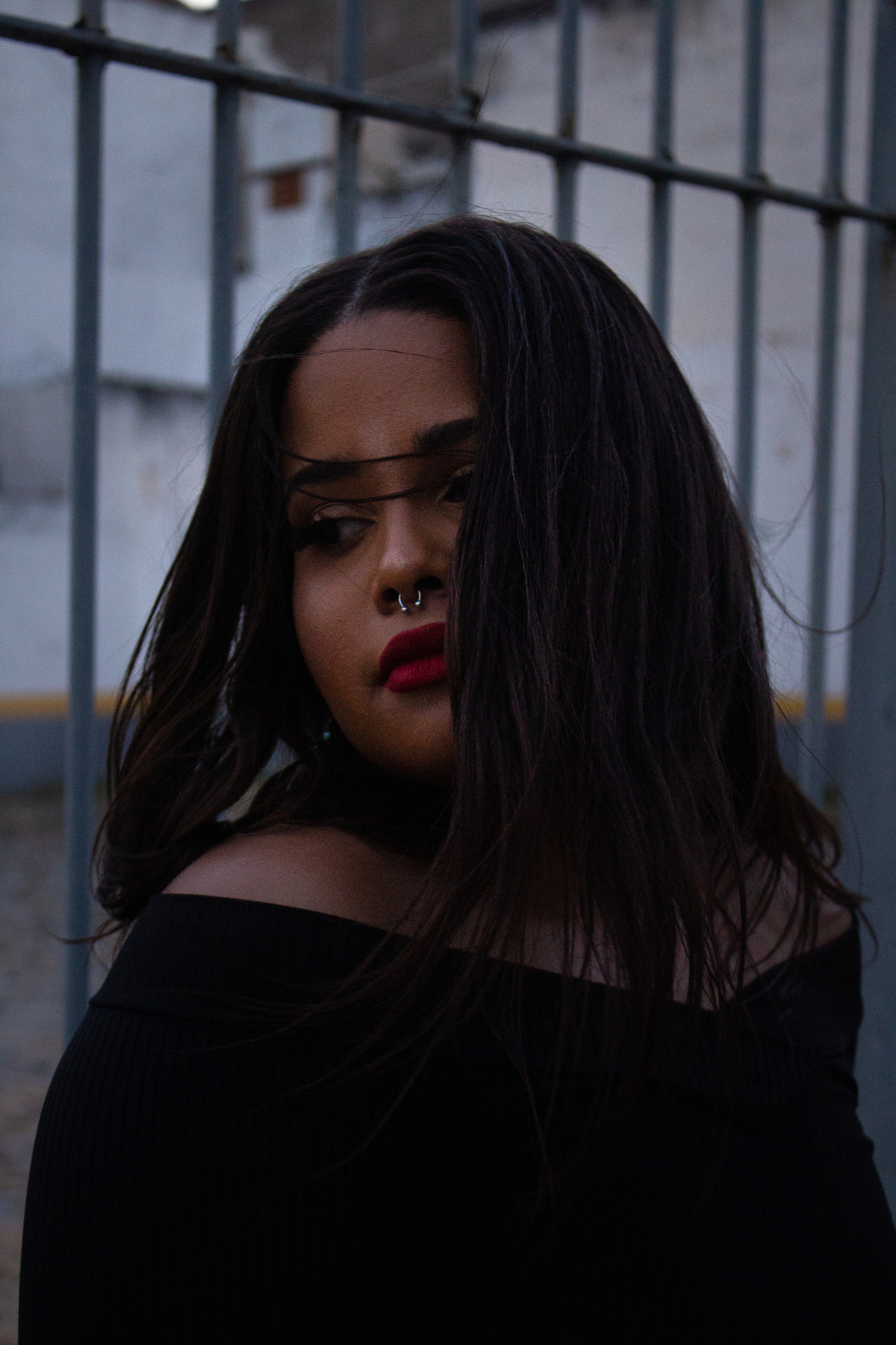 Fotografia de ensaio pessoal feminino em ruas do Centro de Campos dos Goytacazes no Rio de Janeiro.