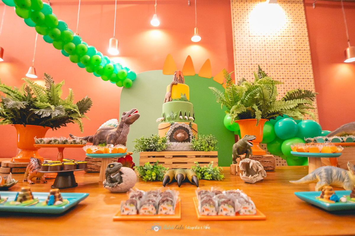 FESTA INFANTIL COM O TEMA DINOSSAUROS