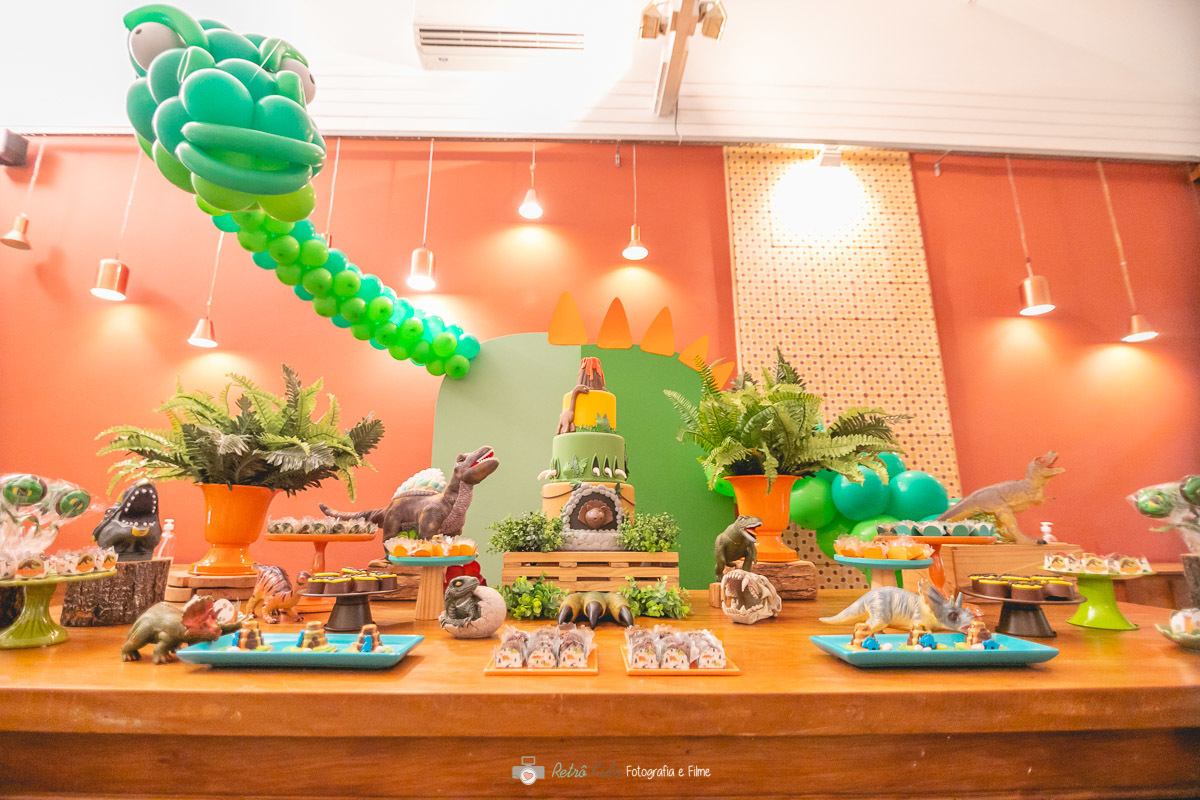 MESA PERSONALIZADA COM O TEMA DINOSSAUROS