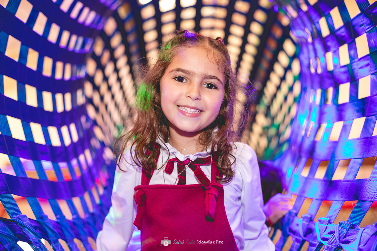 CRIANÇA NO BRINQUEDÃO COM TÚNEL ESPAÇO DIX SP