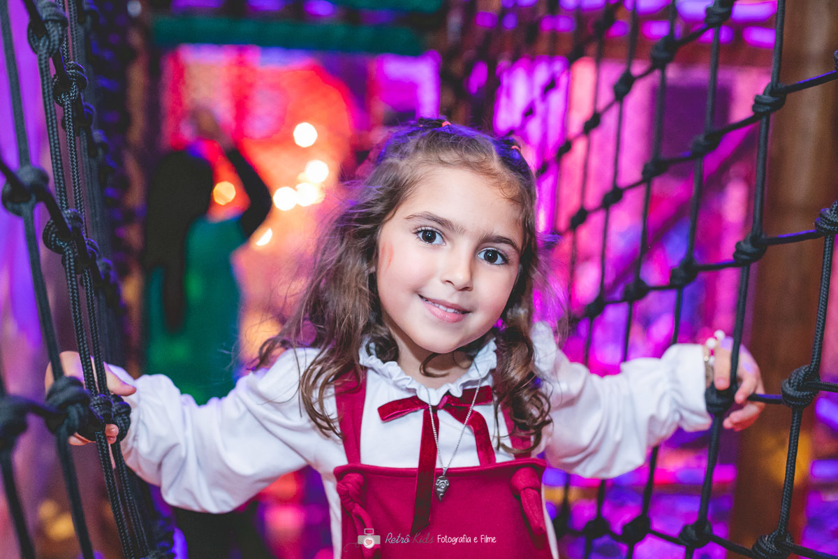 CRIANÇA BRINCANDO NOS BRINQUEDOS DO ESPAÇO DIX SP