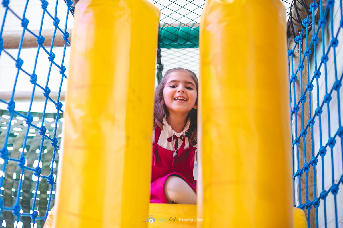CRIANÇA BRINCANDO NOS BRINQUEDOS DO ESPAÇO DIX SP
