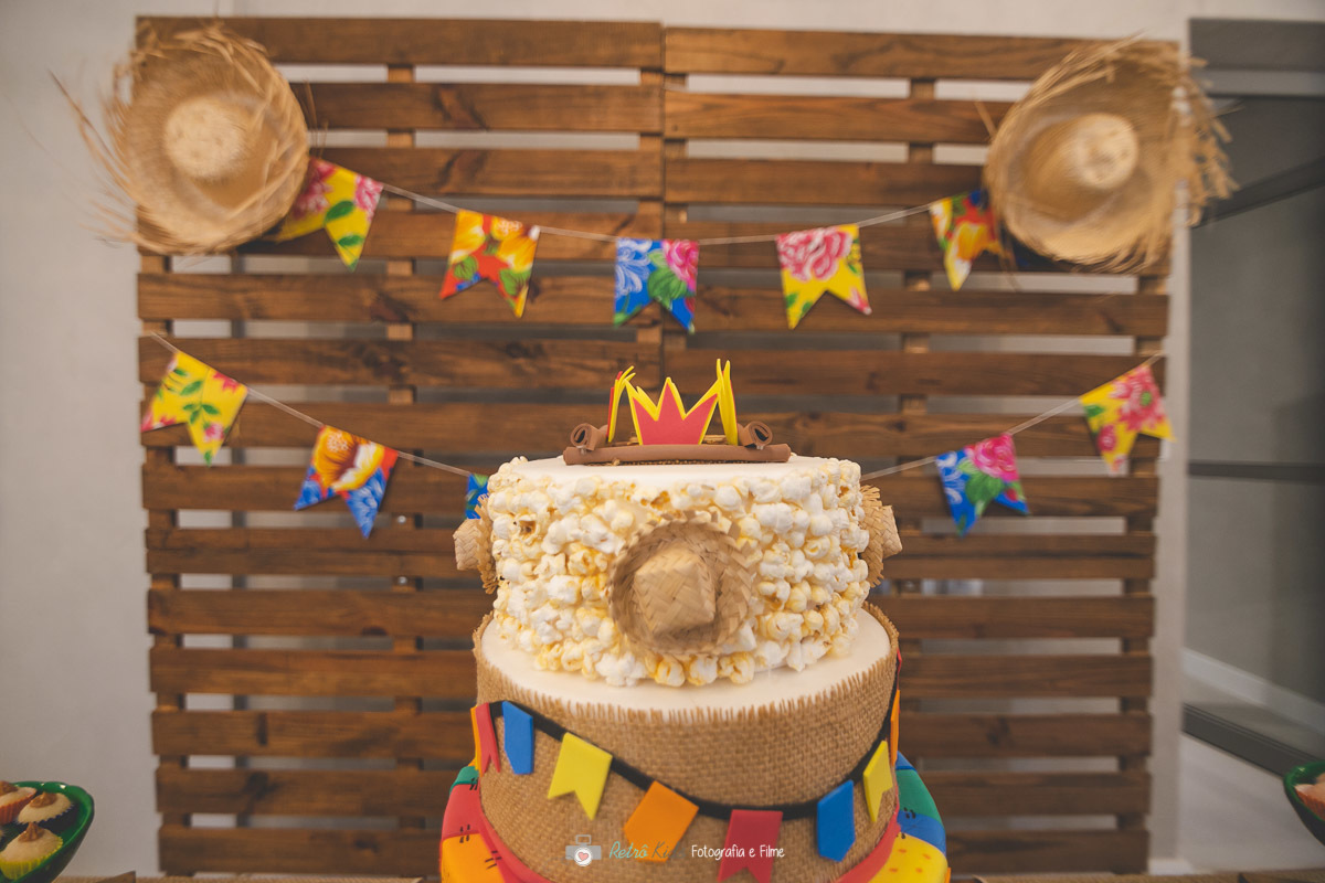 BOLO FAKE TEMA FESTA JUNINA