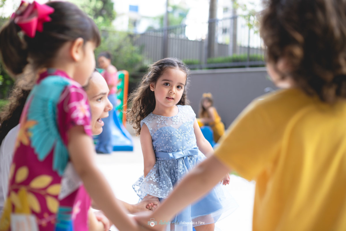 RECREAÇÃO DE FESTA INFANTIL NO SALÃO DE FESTAS NO CONDOMINIO