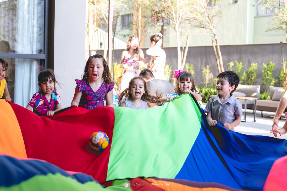 DIVERSÃO EM FESTA INFANTIL NO CONDOMINIO