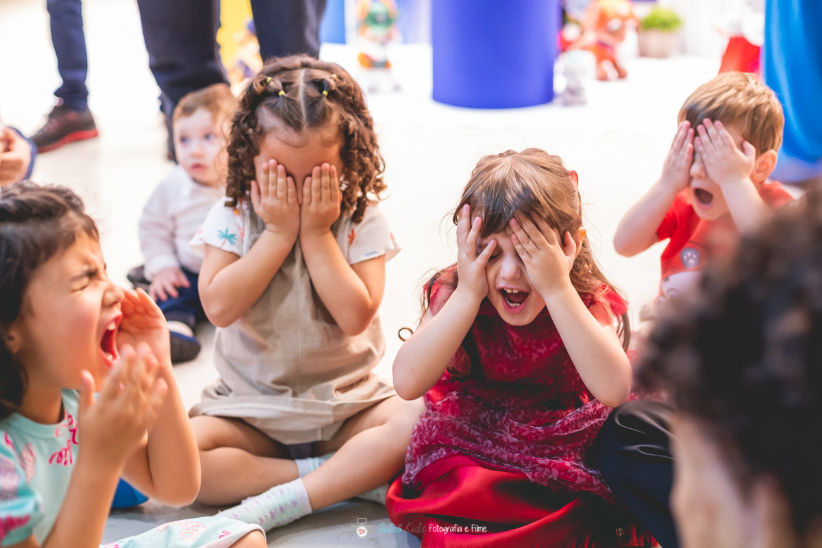 BRINCADEIRAS EM FESTA INFANTIL