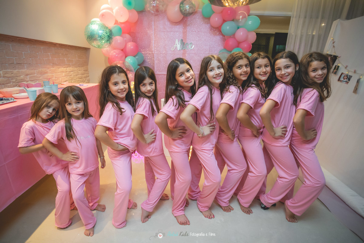 AMIGAS NA FESTA DO PIJAMA INFANTIL