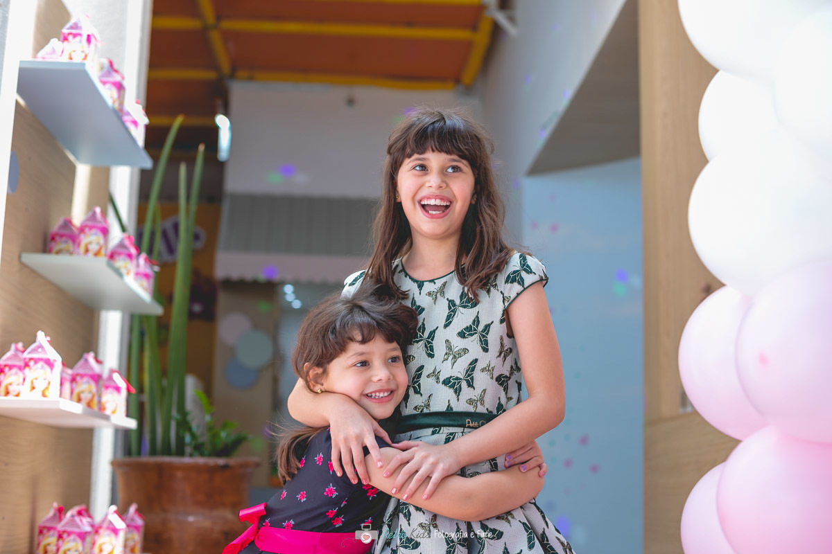 Alice e Laura no buffet Alegria em SBC para fotografias de festa infantil