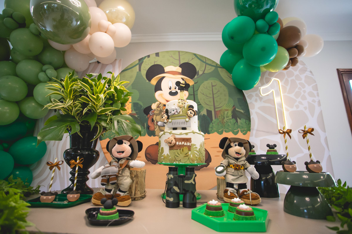 Fotografia mesa decorada tema Mickey Safari