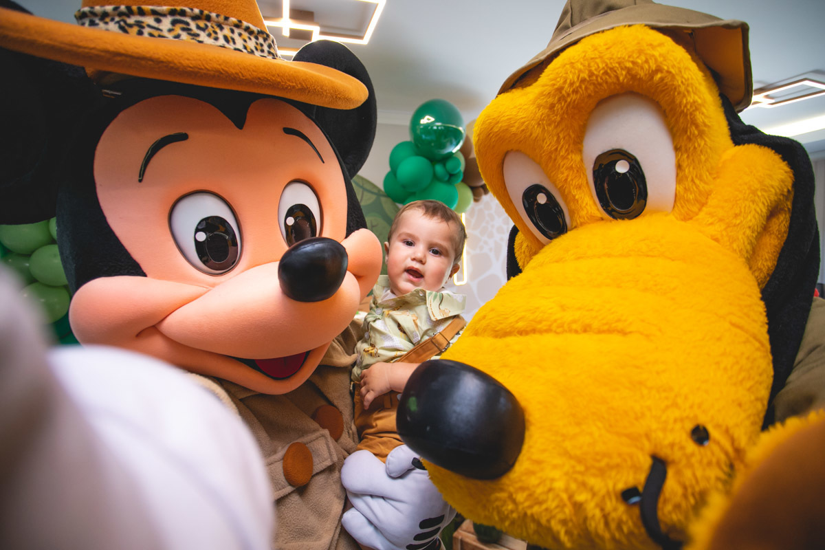Personagens Mickey Safari em aniversário infantil fotografia festa Cotia SP