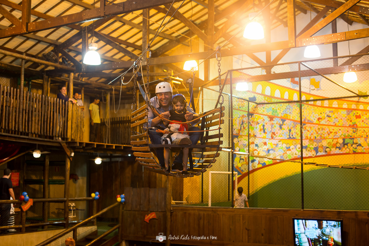 Brinquedos do buffet durante  festa infantil