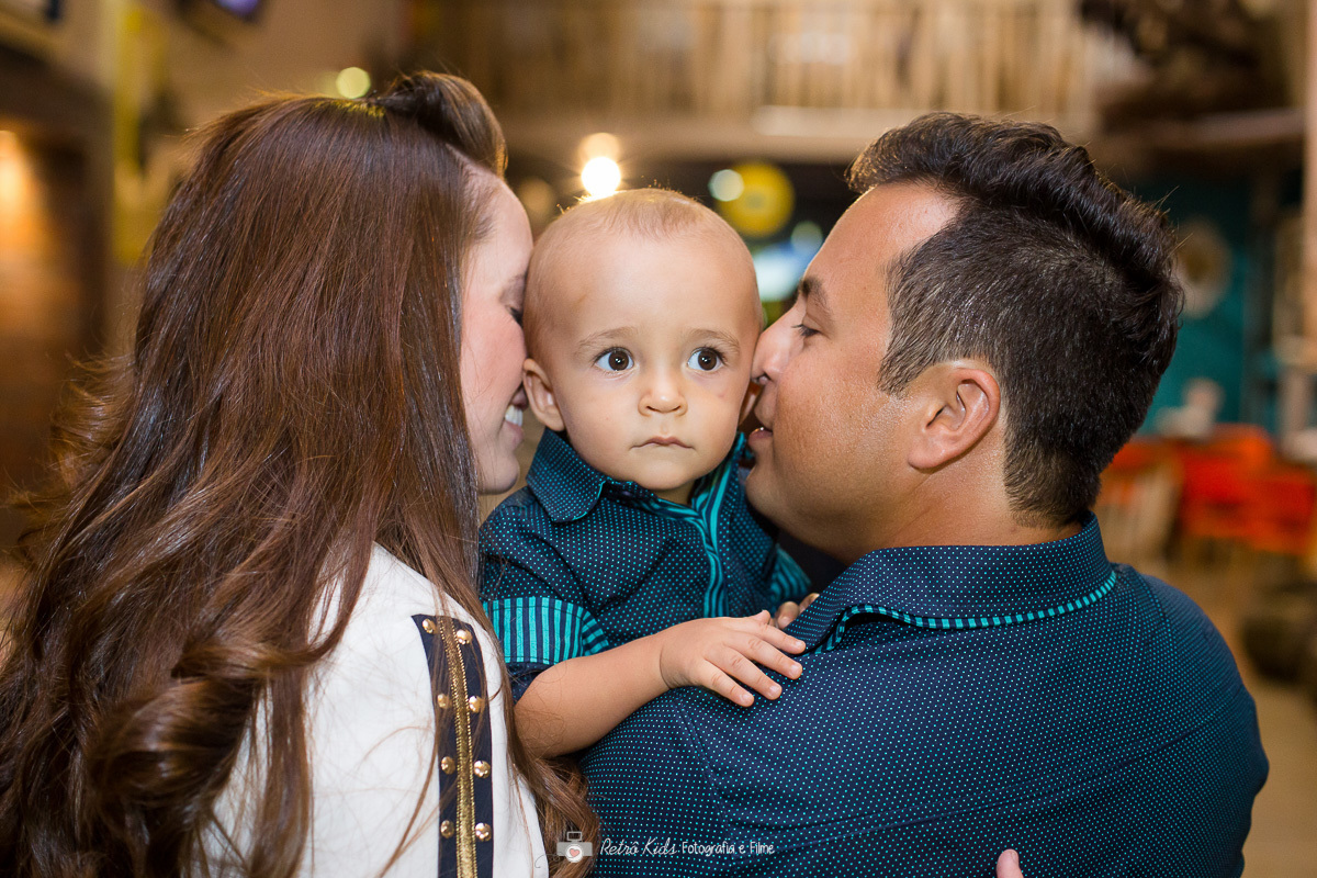 fotografia com os pais no aniversário infantil no buffet miniland