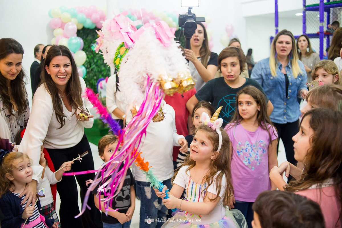 fotografia da festa infantil com o tema unicónio