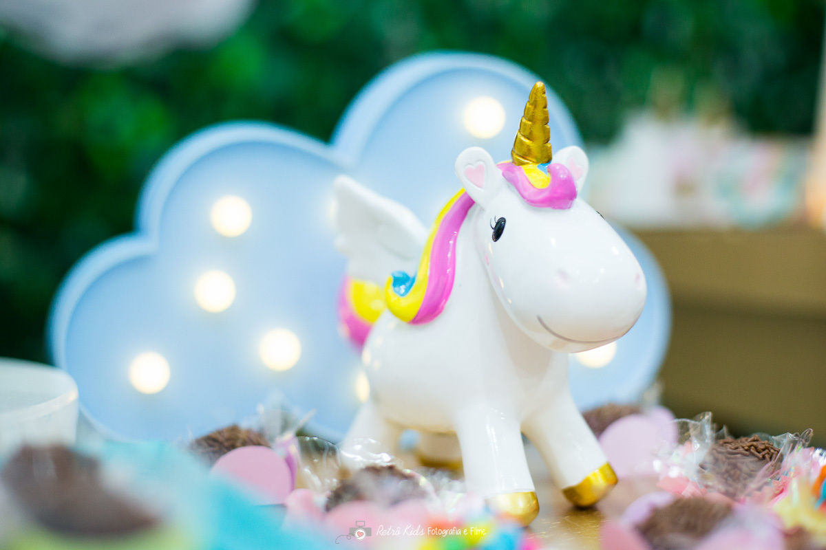 unicórnio na decoração de festa infantil