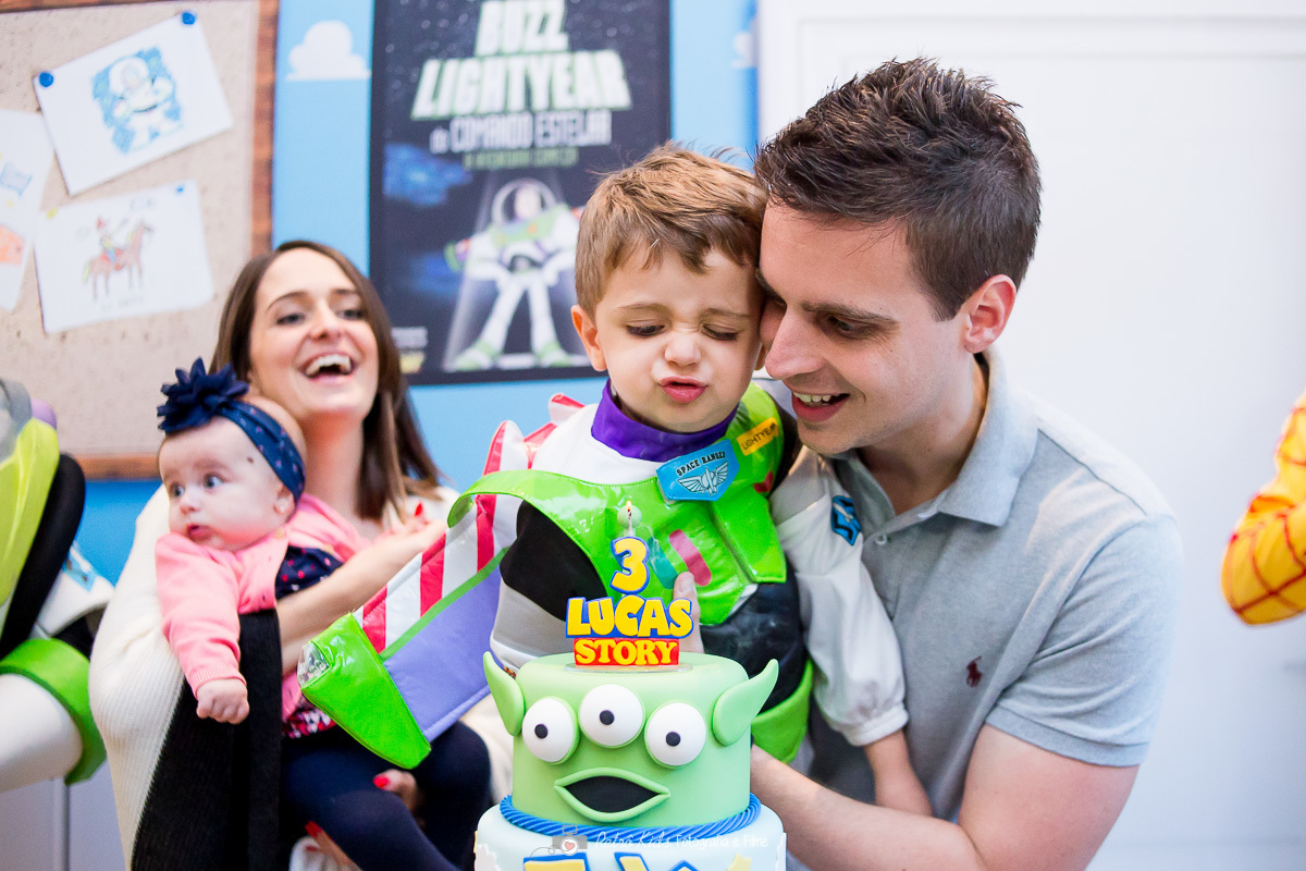 hora-de-assoprar-a-velinha-festa-infantil-tema-toy-story-condominio-sp