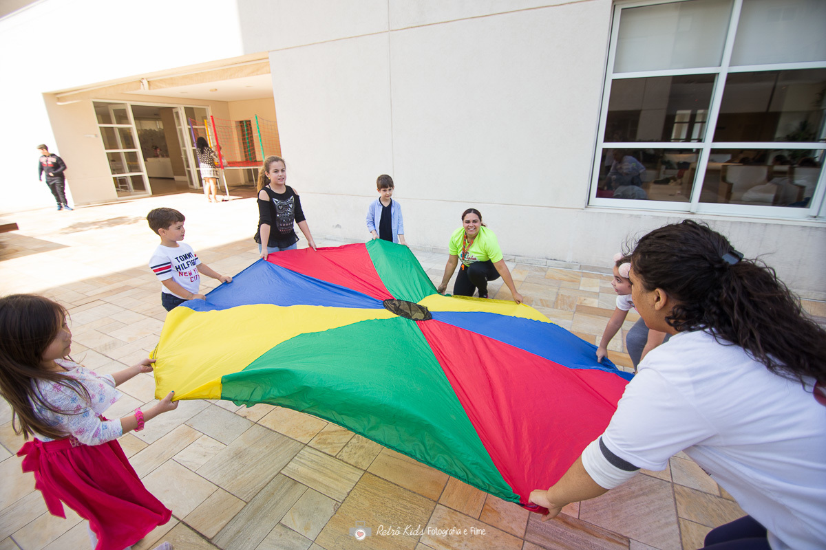 crianças e recreação durante a festa infantil no Condomínio em Tamboré SP
