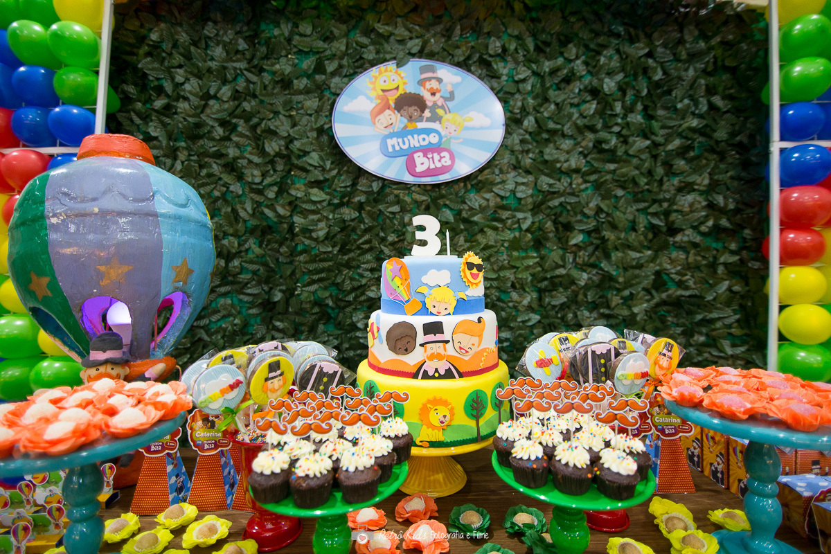 mesa decorada do buffet Vip Kids em São Paulo SP com o tema bita