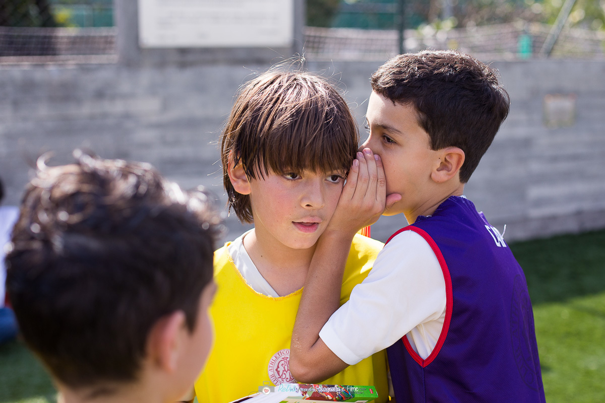 amigos conversando durante jogo