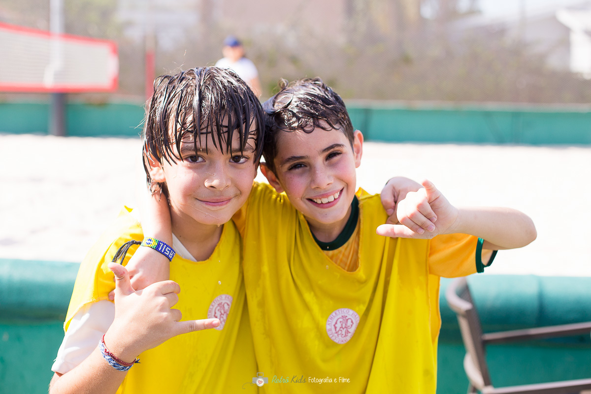 amigos posando para fotografia