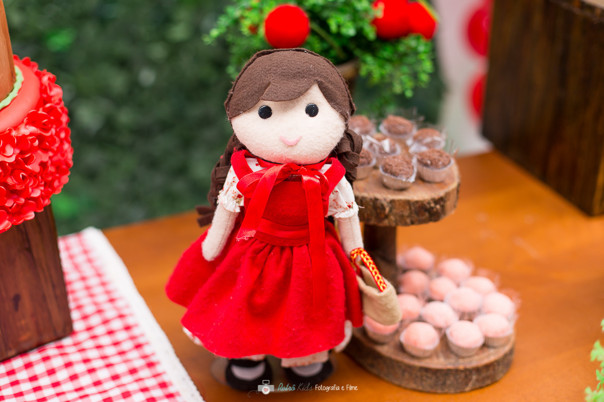 chapeuzinho vermelho na decoração do Buffet Spasso Magic