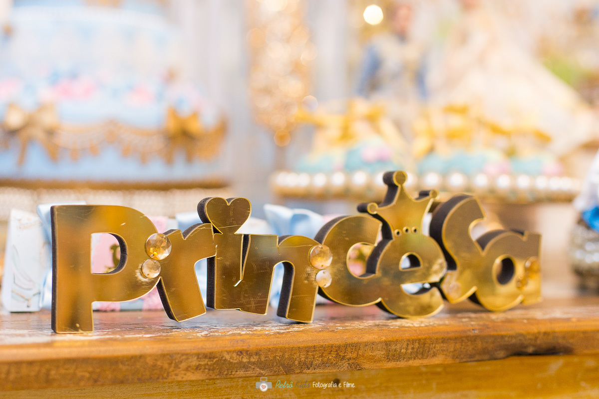 Mesa decorada no Buffet Miniland Tatuapé SP com o tema Cinderela