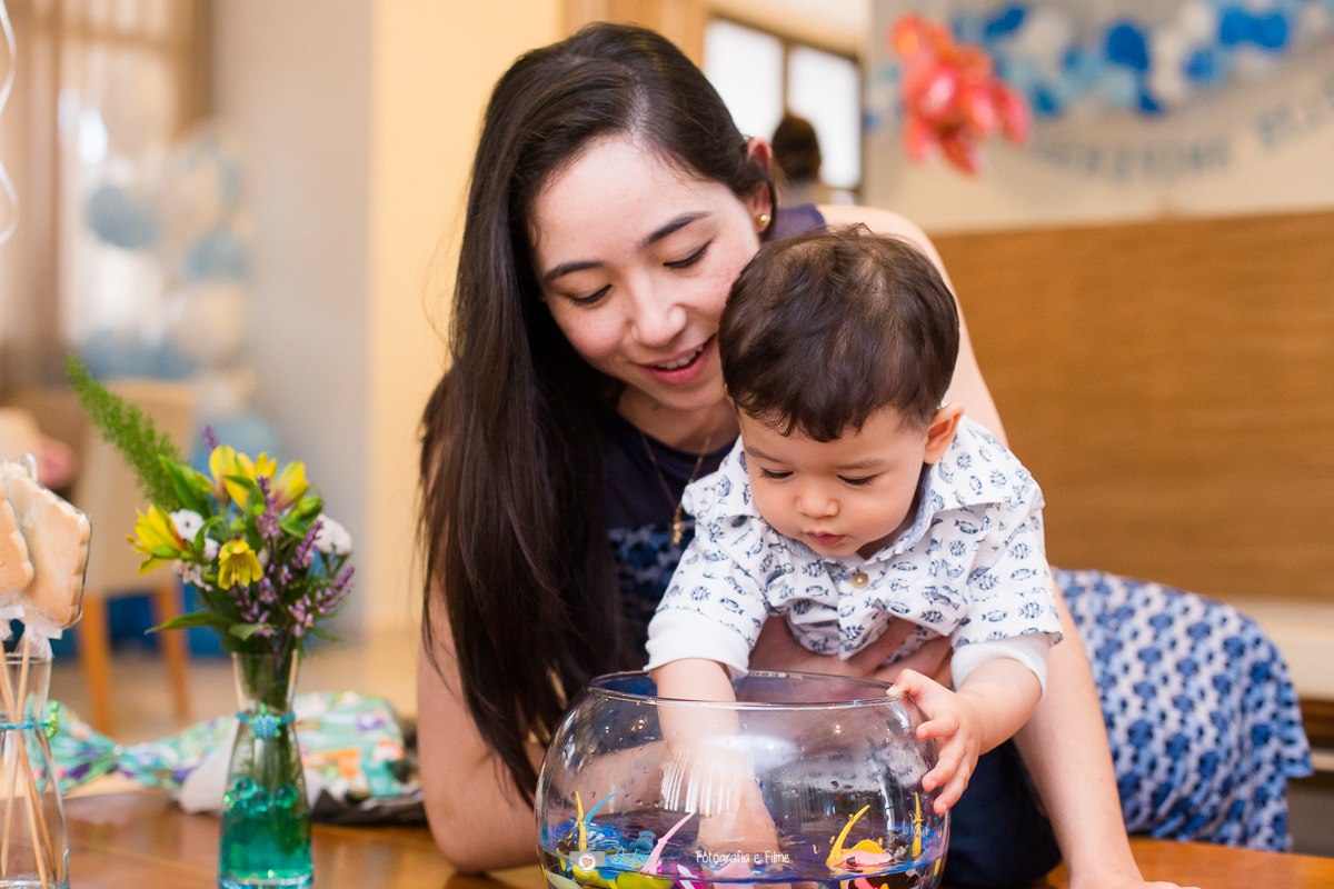 brincadeiras com peixes durante a festa
