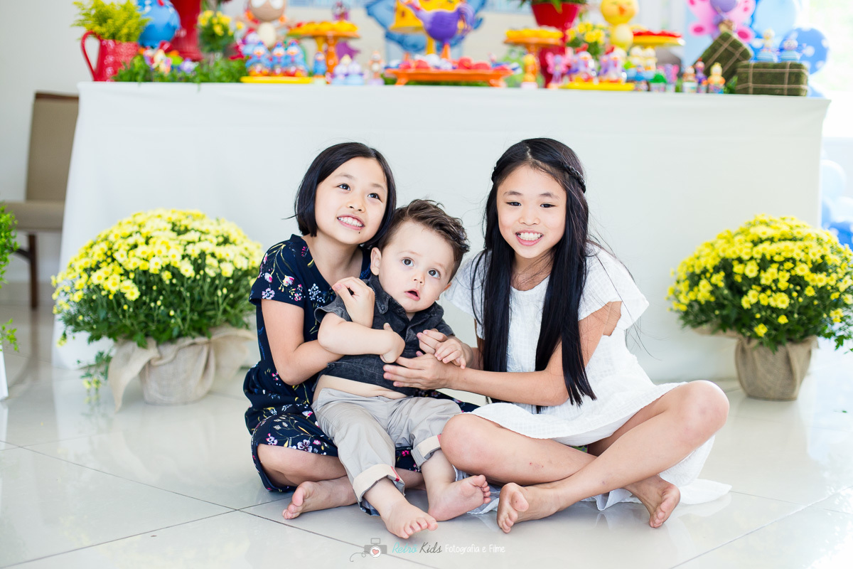 priminha se divertindo com o Guilherme na sua festa