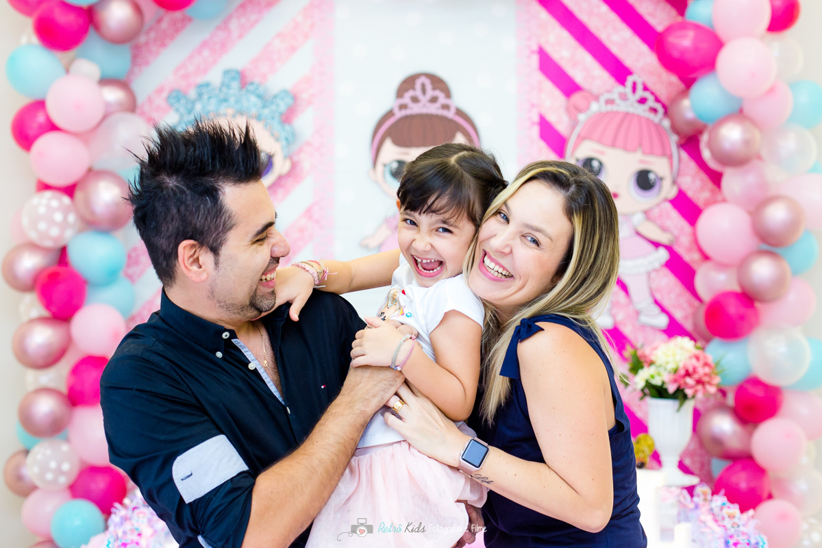 Retrato espontâneo com a festa da LOL Surprise no condomínio em Alphaville