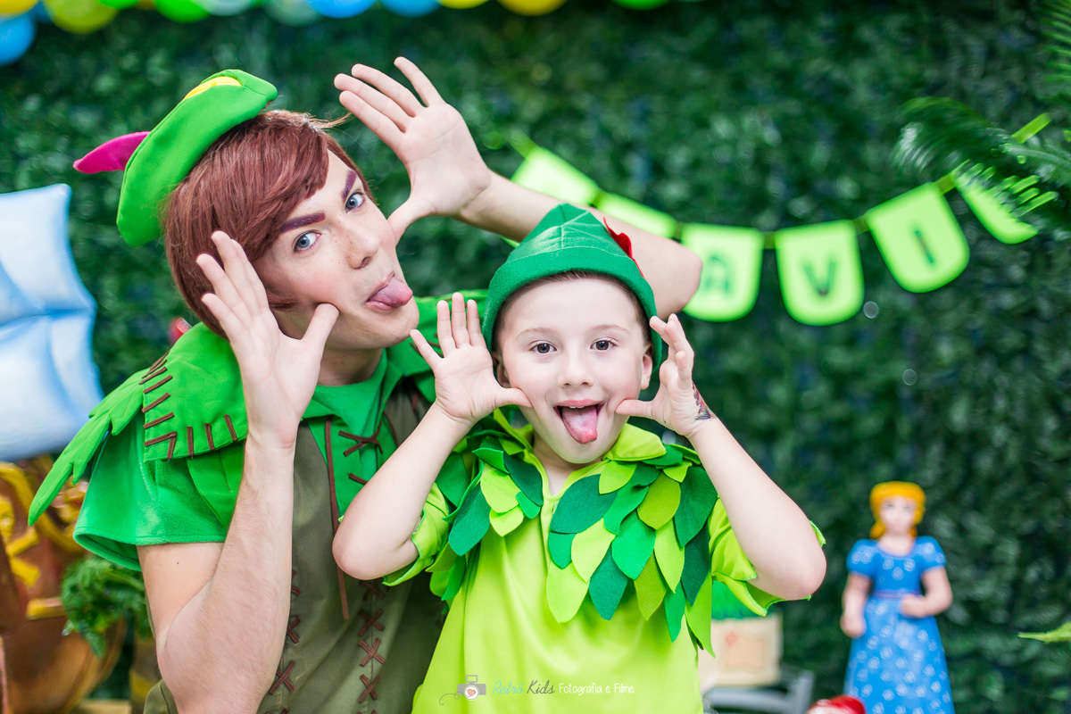 Caretas para o retrato junto com o Peter Pan 