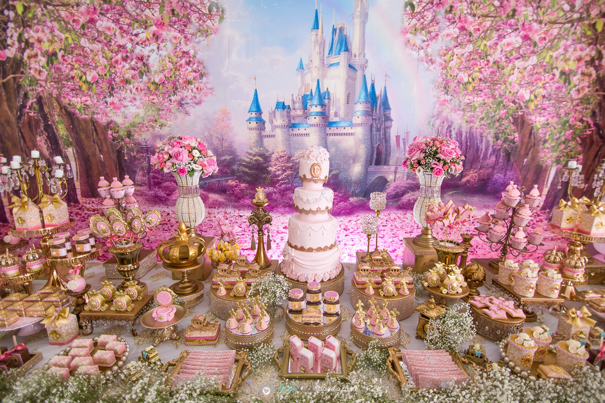 retrato da decoração completa da realeza no buffet mediterraneo no Tatuapé SP por Retrô Kids Fotografia