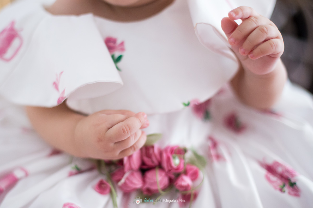 Detalhes das mãos da Luiza na sua festa de 1 aninho no Buffet Mediterraneo em SP