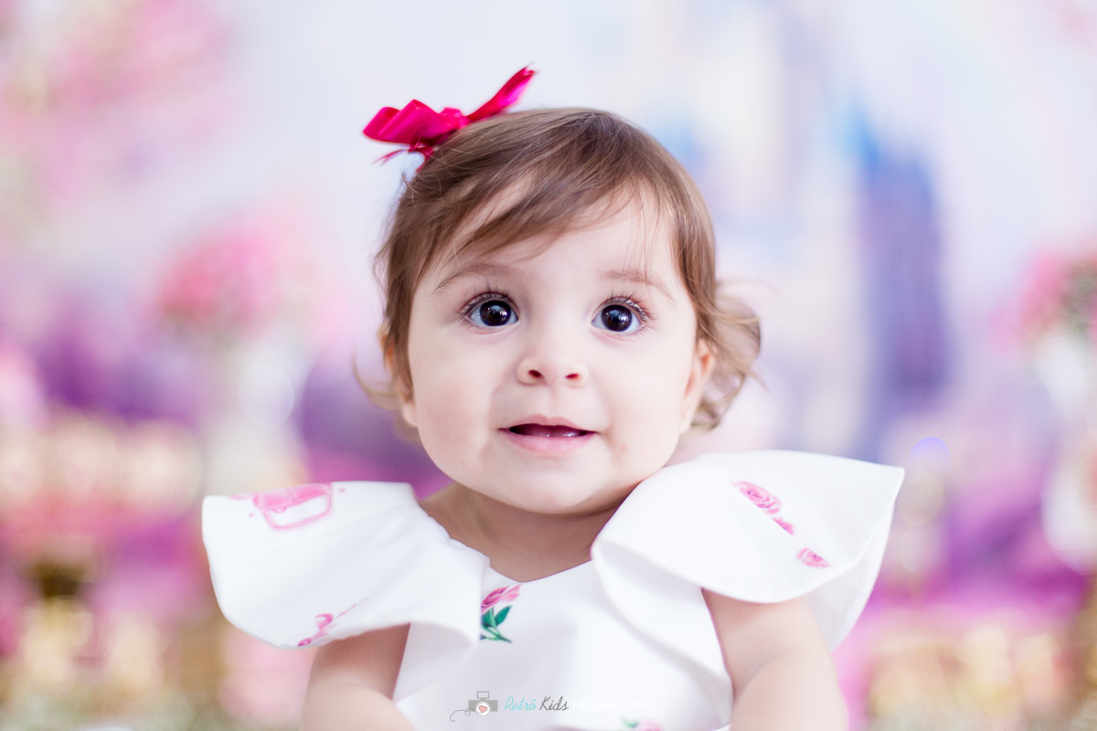 Aniversariante na sua mesa decorada