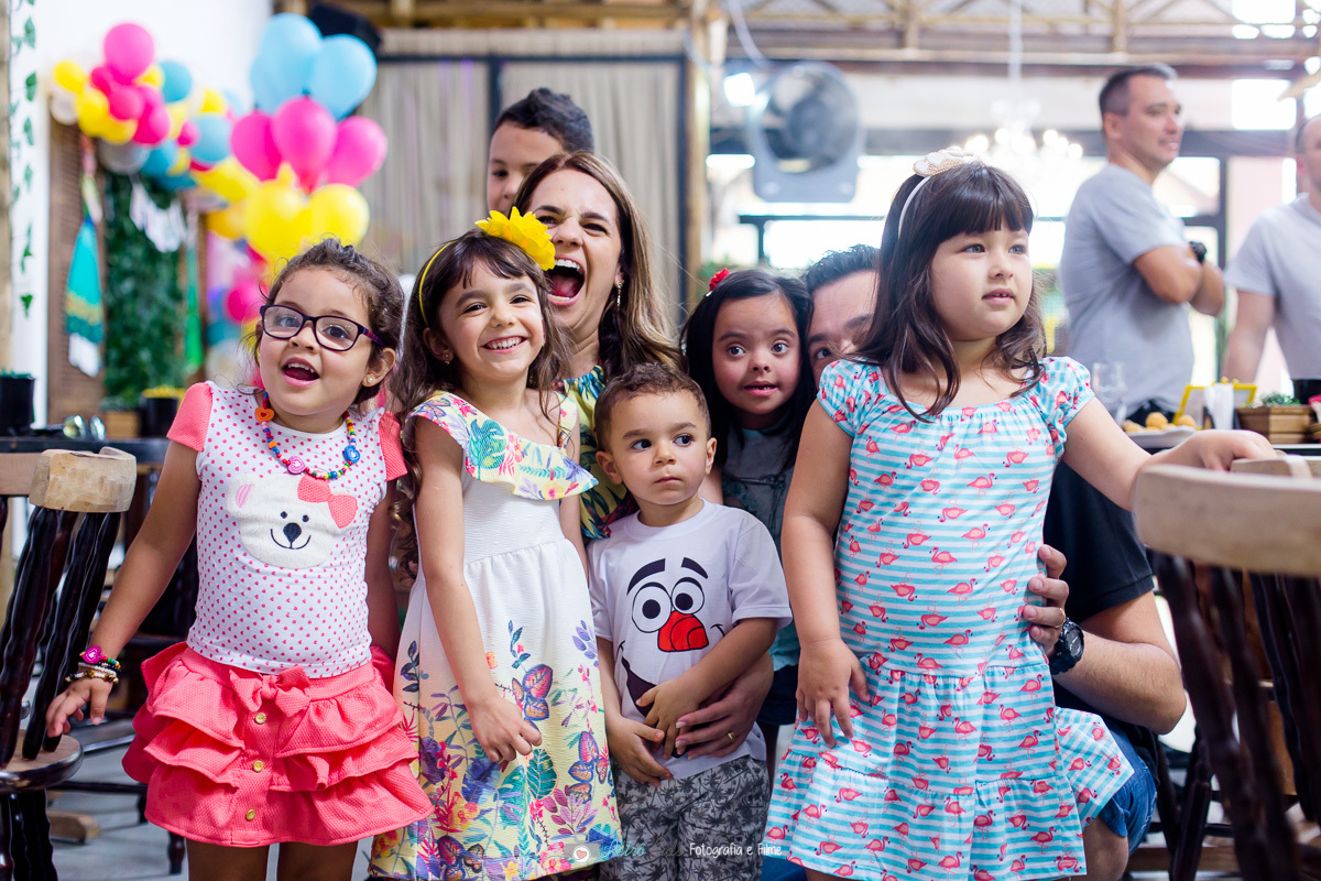 Amigas da Laura esperando os personagens da Frozen para participar da sua festa no Espaço Jack Kingdom em Santo André SP