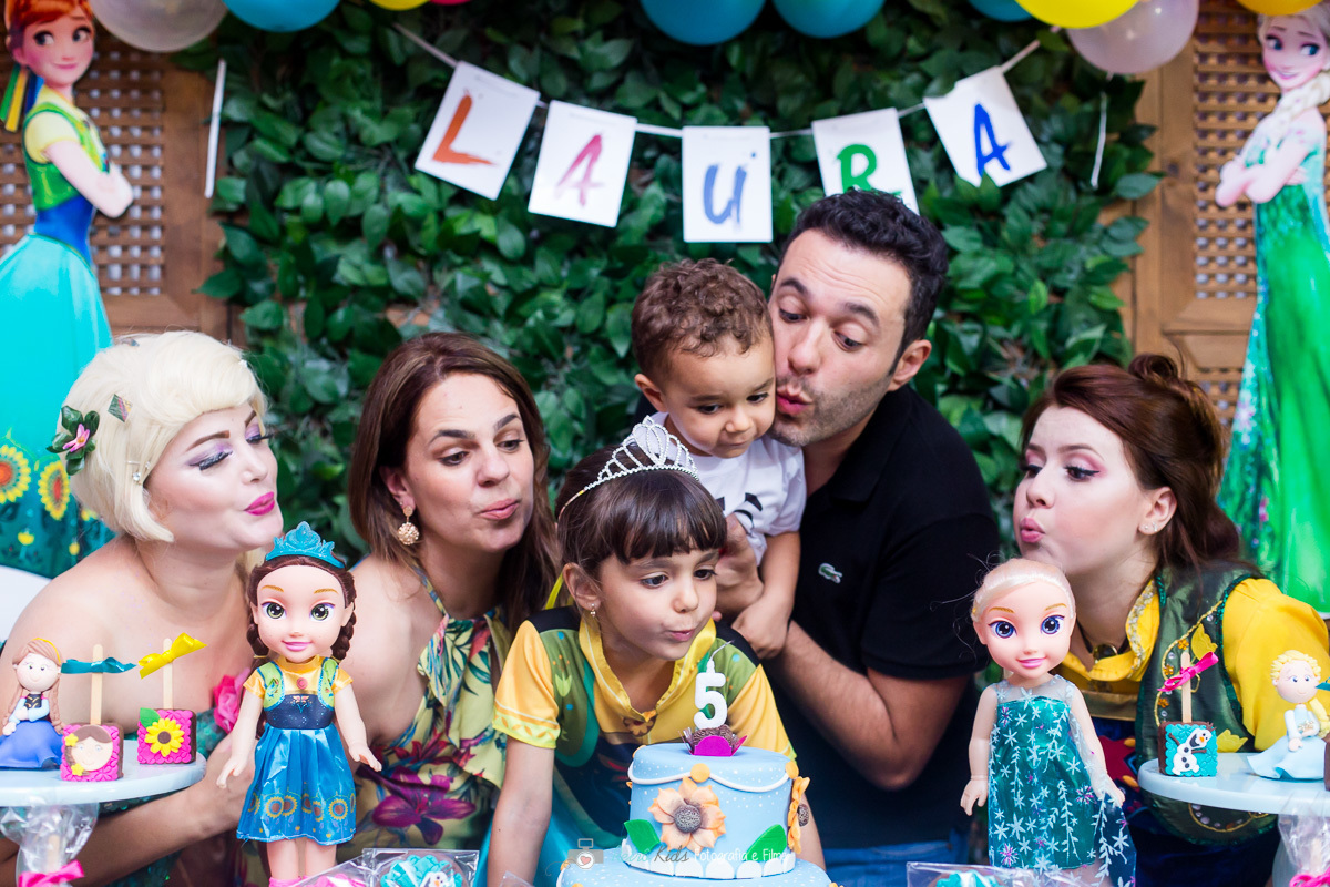 hora do parabéns com o tema Frozen Fever no Espaço Jack Kingdom em Santo André