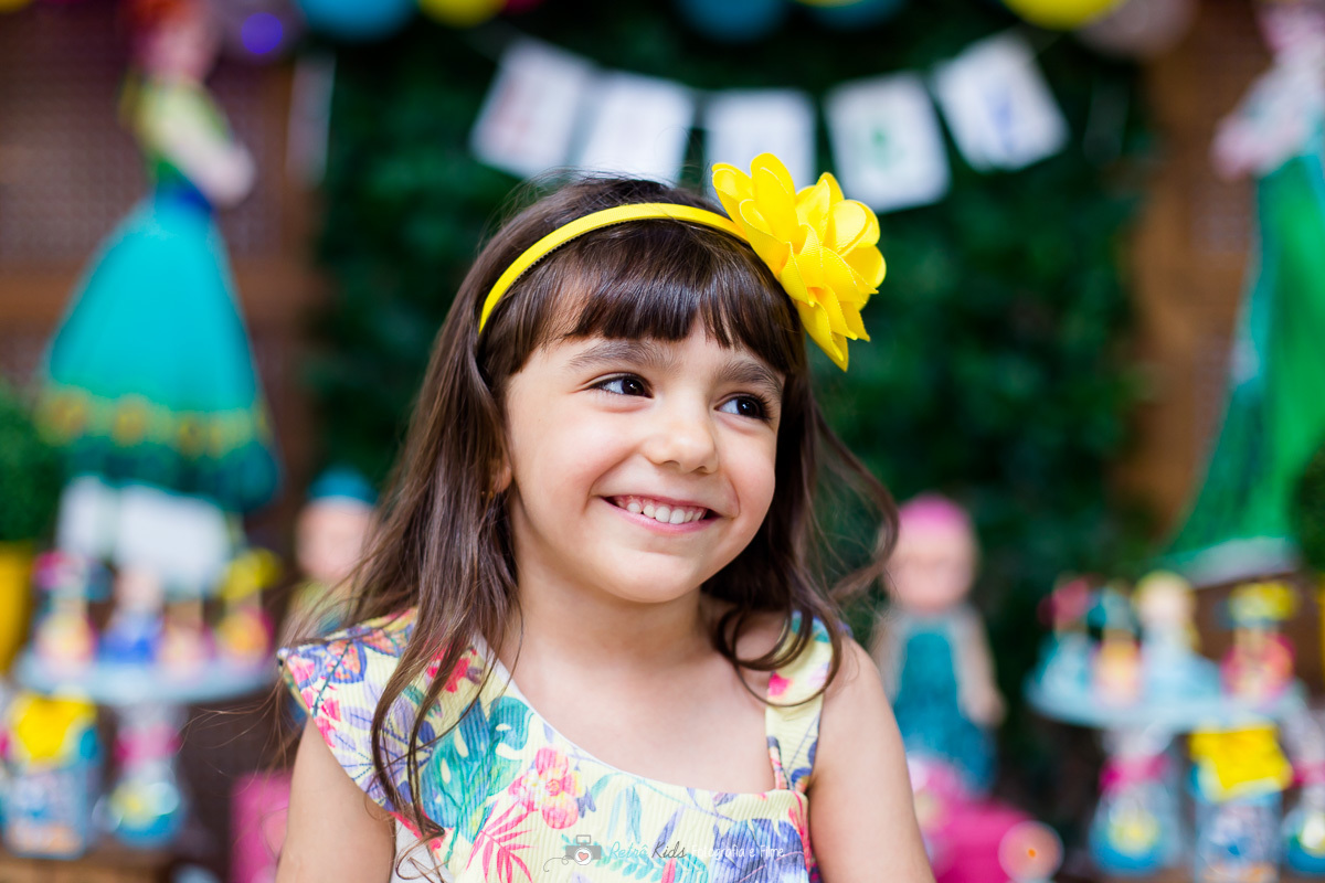Laura muito feliz para comemorar seu aniversário de 5 anos com o tema Frozen Fever no Buffet Jack Kingdom em Santo André SP.