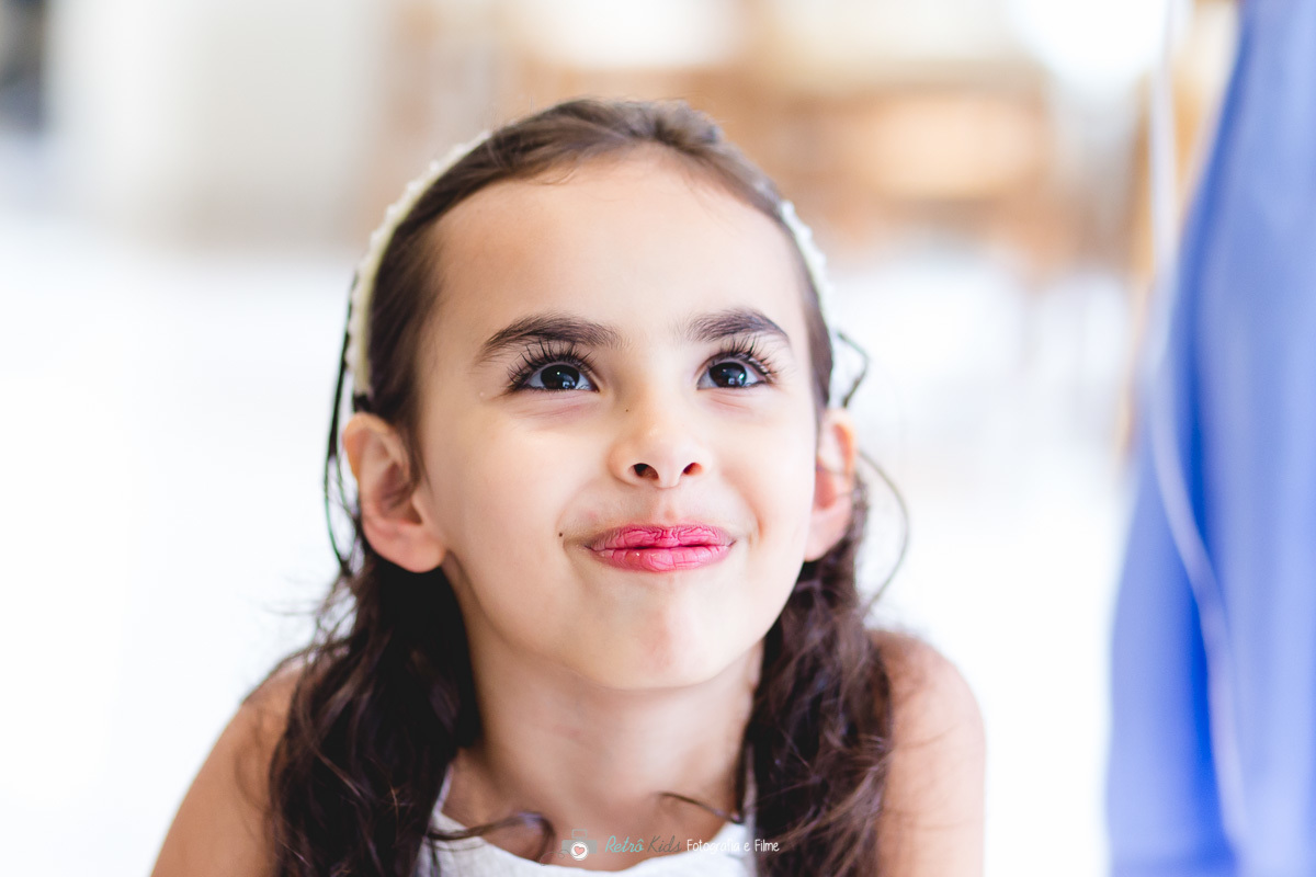 Fotografia da Lara, irmã mais velha da Lívia, aproveitando a festa